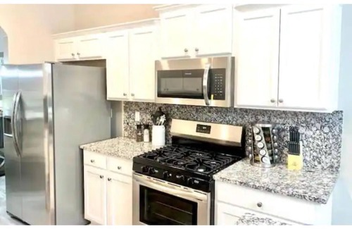 Douglasville House | Huge House for Groups, Teams, Six Flags & Sports