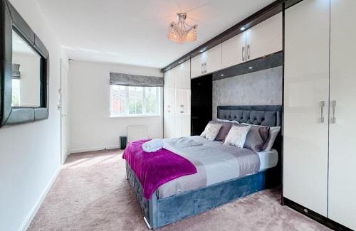 Middleton Apartment | Huge House - Free Parking - 4 bed 3 Bathroom - Leeds