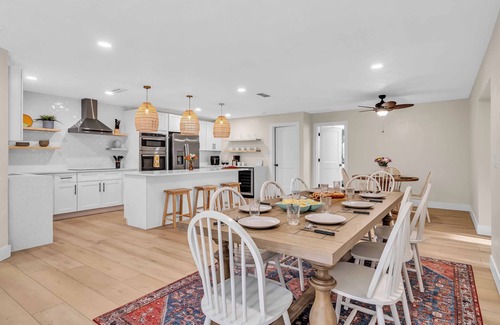 Palma Sola House | Huge Luxurious Pool House: Fully Renovated Fire Pit, Pool, near AMI & IMG