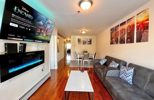 Queens Apartment | HUGE & LUXURY 3 Bed-Apt Queens NYC. A Hidden Gem