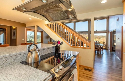 The Galena Territory House | Huge Luxury 4-Bedroom Home! Stunning views! Walk-in Shower, Hot Tub, Fire Pit.