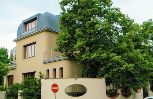 Vinohrady Villa | Huge luxury central Prague VILLA, 6 beds and baths, terraces, double garage