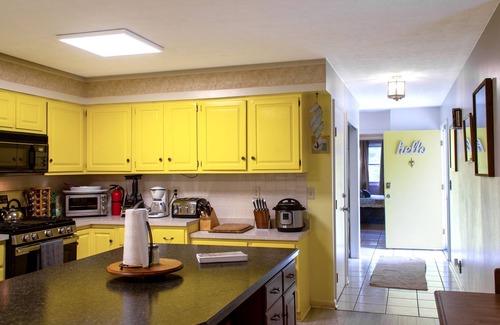 Bloomington House | Huge Manor w Indoor Hot Tub and Pool Table