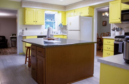 Bloomington House | Huge Manor w Indoor Hot Tub and Pool Table