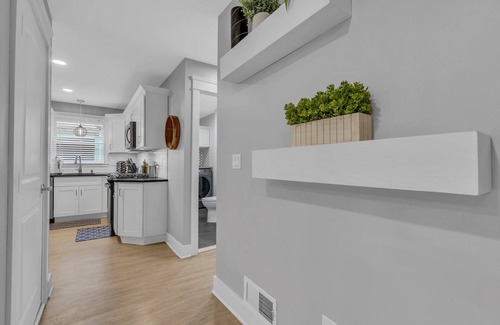 Asbury Park House | Huge Modern 4BR Apt. Porch&Parking, 2 Blks to Bch!
