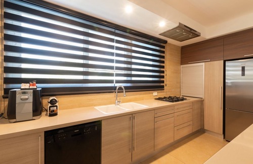 Rishon LeTsiyon Villa | Huge Pampering Villa 5 BR with Jacuzzi