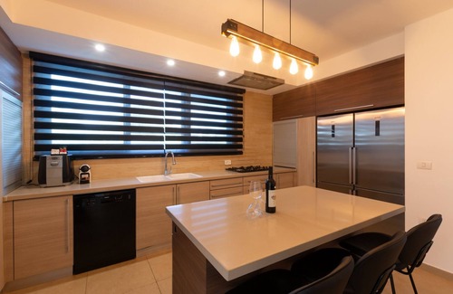Rishon LeTsiyon Villa | Huge Pampering Villa 5 BR with Jacuzzi