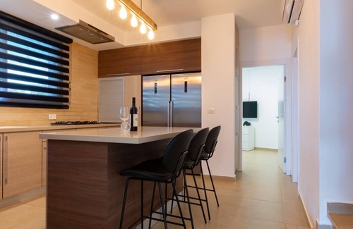 Rishon LeTsiyon Villa | Huge Pampering Villa 5 BR with Jacuzzi