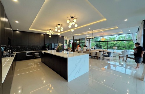 Huai Yai Villa | Huge Pool Villa with Private Lake