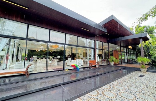 Huai Yai Villa | Huge Pool Villa with Private Lake