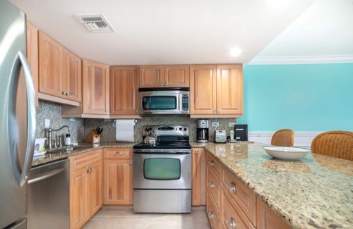 Seven Mile Beach Condo | Huge Porch! 3Bedroom-Oceanfront Condo