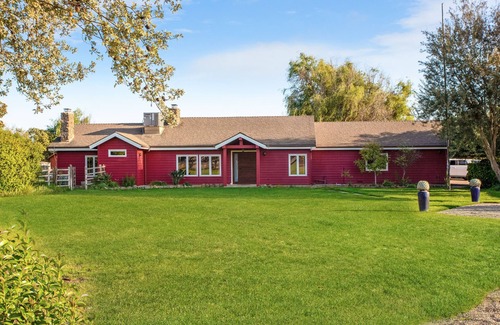 Santa Ynez House | Huge ranch house with pool on 10 acres with vineyards!