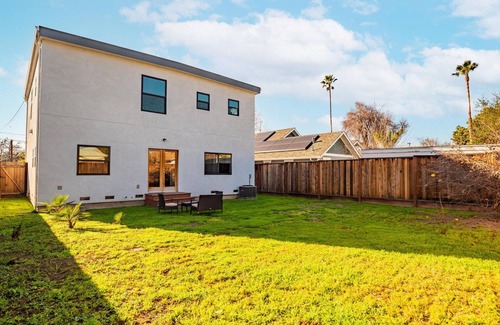 Northside House | Huge San Jose 5BR w/Private Backyard & 2-Car Garage, by Blueground