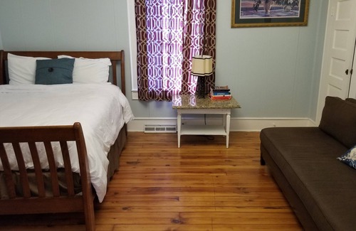 East Durham House | Huge Spacious Pet Friendly 4.5miles to Duke Hospital
