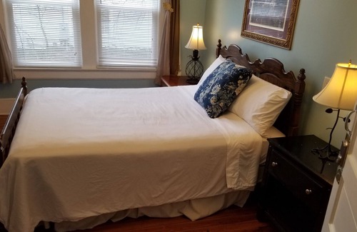 East Durham House | Huge Spacious Pet Friendly 4.5miles to Duke Hospital