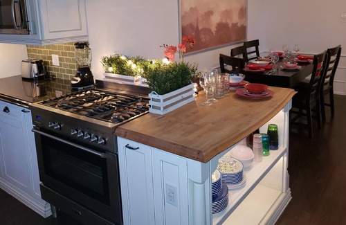 View Park-Windsor Hills House | Huge Sunny 4 bd Home Close to LAX Airport, Beaches & Downtown LA