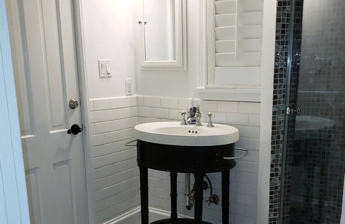 View Park-Windsor Hills House | Huge Sunny 4 bd Home Close to LAX Airport, Beaches & Downtown LA