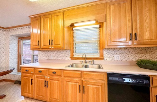 Rome House | HUGE Theater Room~ Private Farm Stay- Sleeps 10