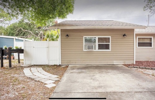 Meadowlawn Apartment | HUGE UPDATED & CLEAN Studio Apartment, Downtown & Beaches Nearby!