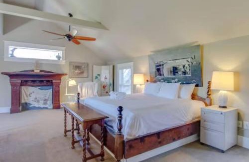 Hillsboro West End House | Huge Vandy Home Minutes To Downtown Walk to Grocery