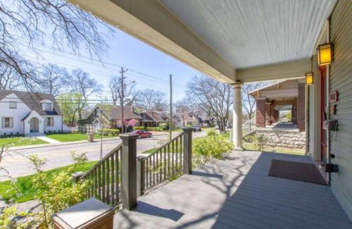 Hillsboro West End House | Huge Vandy Home Minutes To Downtown Walk to Grocery