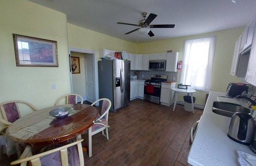 Ventnor City House | Huge Victorian 1 block from Bay and 3 blocks from Ventnor Beach