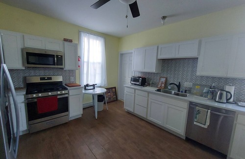 Ventnor City House | Huge Victorian 1 block from Bay and 3 blocks from Ventnor Beach