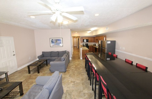 Myrtle Beach Villa | Huge Villa, 100 Yards To Beach, Pool, Lazy River, Hot Tubs, BBQ, 4 Car Parking