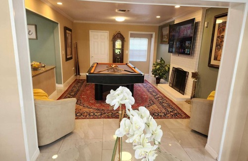 Clearwater Villa | HUGE VILLA ** BEACH & JET-SKIES * 3500 sqft BIG LOT with HEATED POOL *
