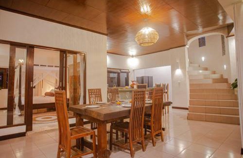 Kedewatan Villa | Huge Villa w/Pool and Spectacular Rooftop Patio!