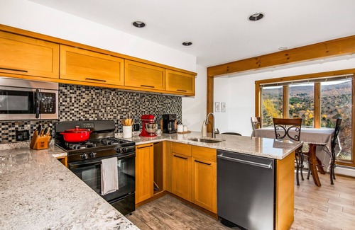 Waterbury Center House | Huge Waterbury Home near Stowe Mountain/views & sauna