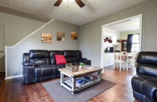 Athens House | Huge Yard & Mins to UGA - The Glory Glory Doghouse