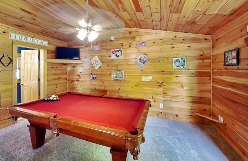 Black Bear Falls House | Hugs N Kisses