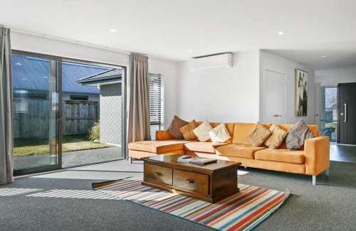 Rangatira Park House | Huka Falls Getaway (Family escape)