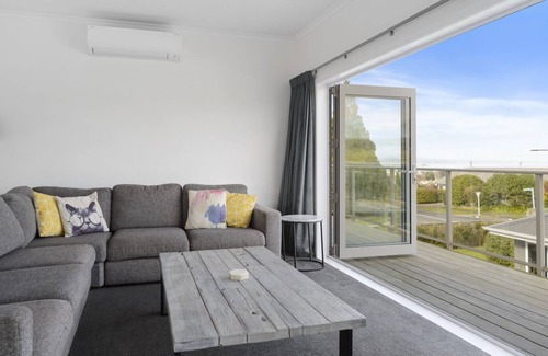 Rangatira Park Cottage | Huka Heights - Taupo Holiday Home