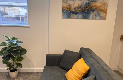 Hull Apartment | Hull Hideaway - Modern Apartment for 4