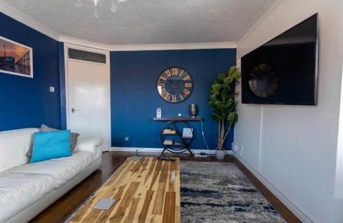 Hull Old Town Apartment | Hullidays - 'Old School Penthouse' Trinity Square