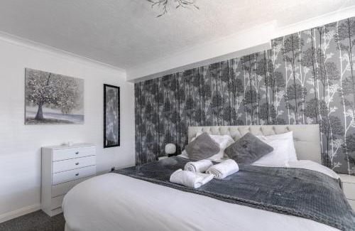 Hull Old Town Apartment | Hullidays - 'Old School Penthouse' Trinity Square