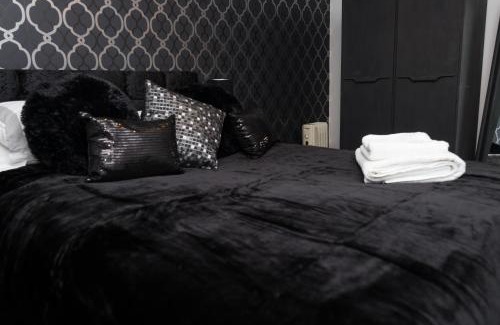Hull Apartment | Hullidays - Theatre Side Apartment - Refurbished 2023