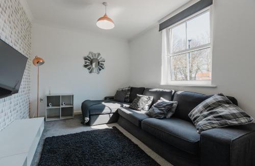 Hull Apartment | Hullidays - Theatre Side Apartment - Refurbished 2023