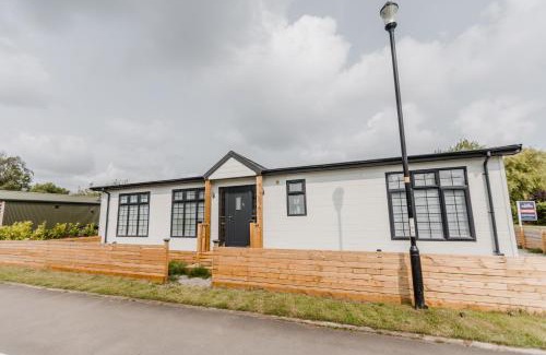Moffat Ski Chalet | Humberston Fitties Beach House Retreat