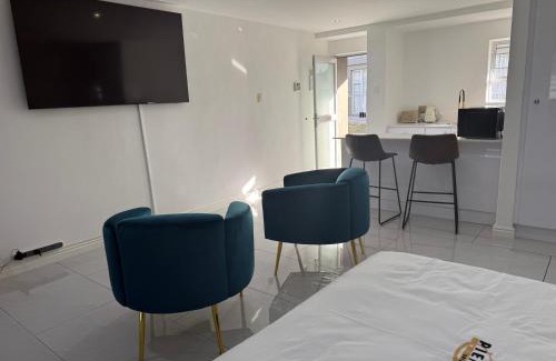 Humewood Apartment | Humewood Gardens Private Suite