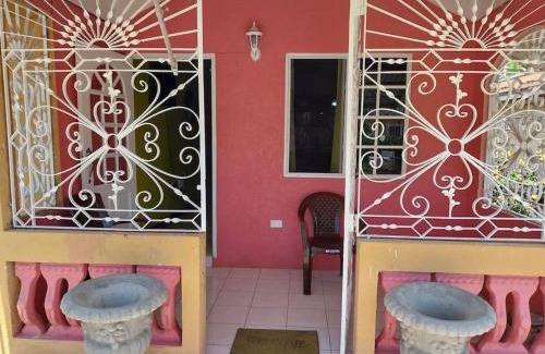 Old Harbour House | Humming Bird Inn-Homely and quiet
