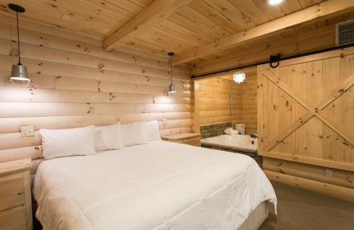 Millersburg House | Hummingbird Haven Cabin by Amish Country Lodging