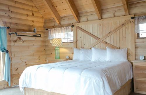 Millersburg House | Hummingbird Haven Cabin by Amish Country Lodging