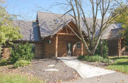 Millersburg House | Hummingbird Haven Cabin by Amish Country Lodging