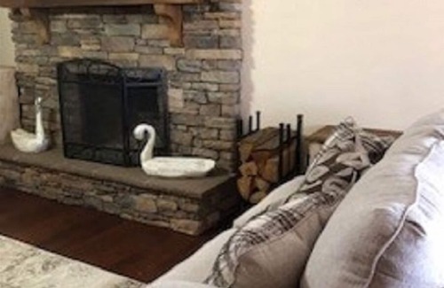 Guntersville House | Hummingbird Hill On A Scenic Drive