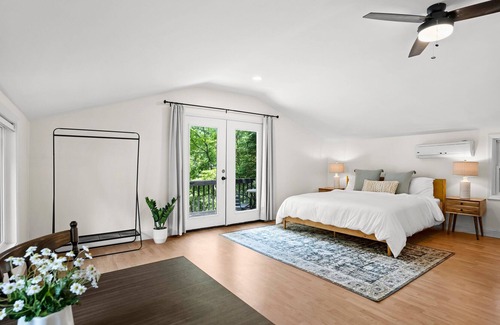 Barium Springs House | Hummingbird Home| Organic bedding & Mattresses| Non-toxic cleaners | Sleeps 14