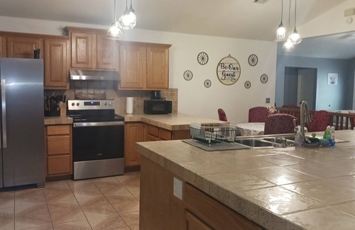 Grove House | Hummingbird House nBeautiful 4 bedroom 2 bath home in the heart of Grove Ok.