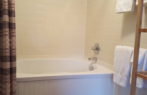 Goshen Bed & Breakfast | Hummingbird Inn
